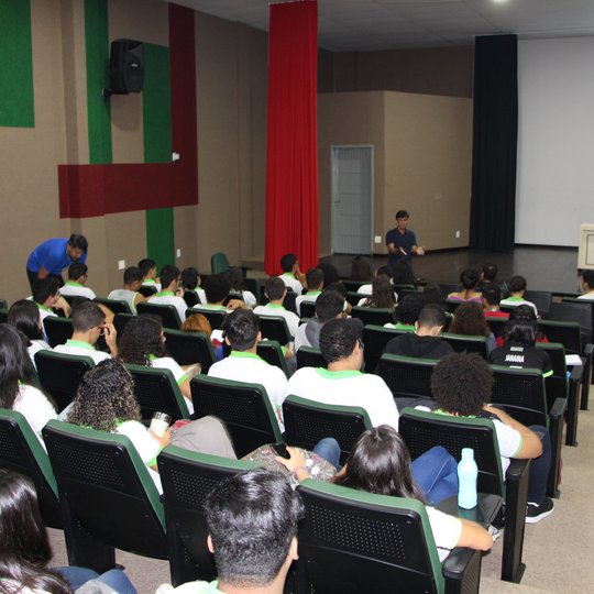 #14228 Palestra sobre a elaboração de currículo e entrevista é realizada no Campus