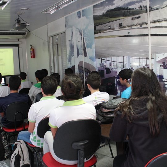 #14528 Em visita ao Campus, a empresa Deb’Maq trouxe conhecimento e novidades