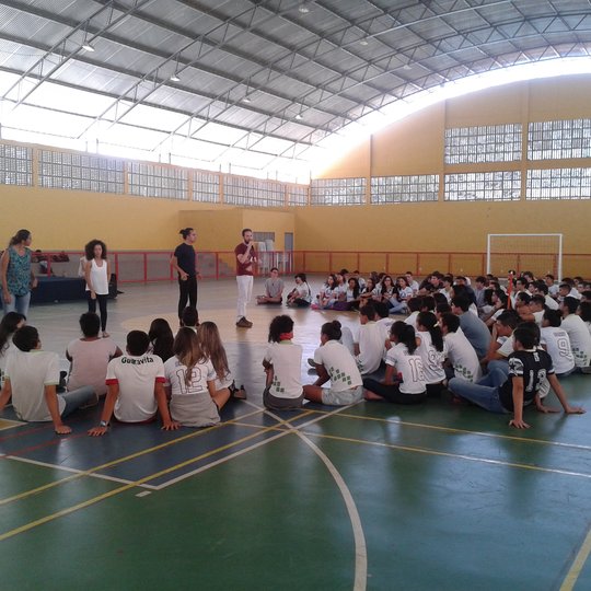 #14738 Alunos participam de encontro de artes no ginásio