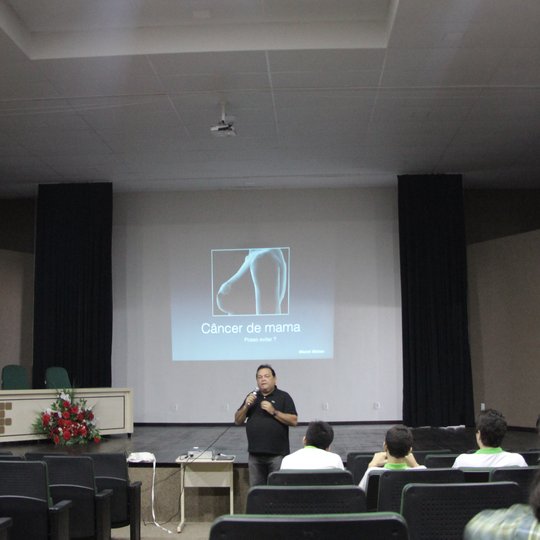 #15051 Palestra sobre Câncer de Mama é realizada no campus