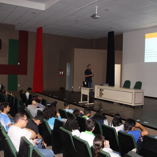 #15393 IFRN Parnamirim recebe visita de importante diretor de pesquisa do exterior