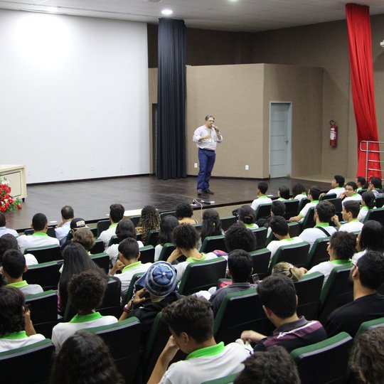 #15642 Pró-Reitor de Ensino realiza visita ao campus