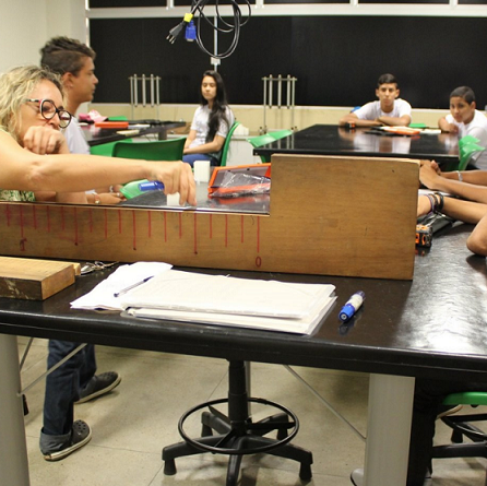 #16321 Alunos da rede municipal participam de curso sobre Metrologia Linear na DIACIN