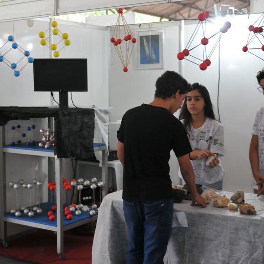 #16538 Geometria dos cristais influencia no formato dos minerais