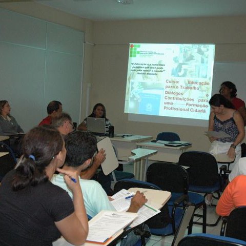 #17323 Educação para o Trabalho é tema de curso oferecido à comunidade