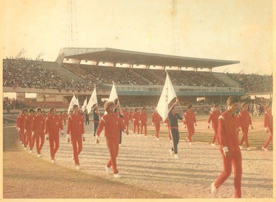 Delegação da ETFRN desfilou na abertura dos Jogos, em 1972, no antigo Estádio Castelão.