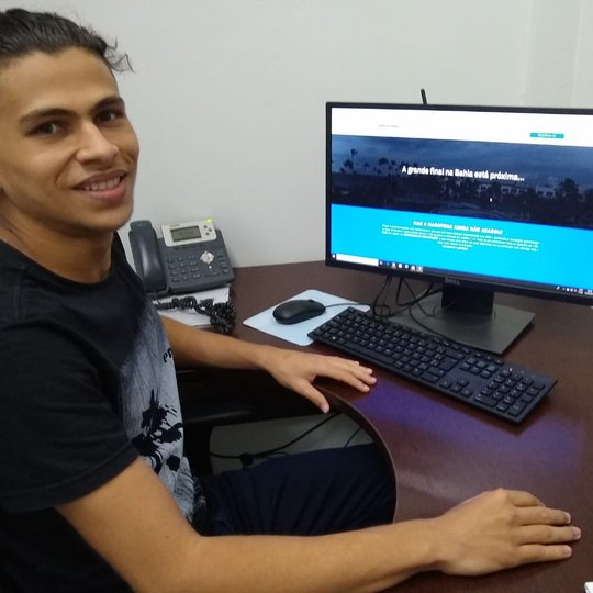 #17767 Estudante de TADS fica entre os finalistas da maratona "Behind The Code”