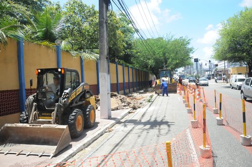 Calçadas serão padronizadas com piso de blocos intertravados. Foto: André Salustino