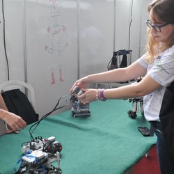 #18439 Robótica estimula estudantes para criação de programas de automação