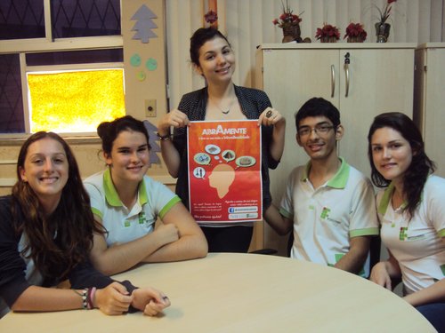 Na foto os intercambistas: Viola (ITA), Veronica (ITA), Mariana (MEX), Matheus (Contemplado com a bolsa de estudo do Global Citizens of Tomorrow EUA) e Camilla (Voluntária AFS).