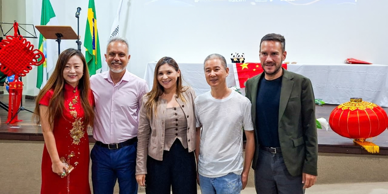 Da esquerda para direita: Nan Qi, José Arnóbio, Francineide Nascimento, Zhang Chunhua e Bruno Venâncio. Foto: Izabel Xavier