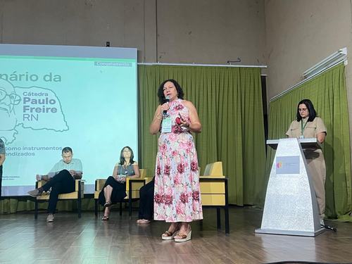 Aparecida Fernandes durante a mesa de abertura. Imagem: João Eduardo