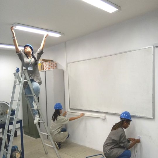 #20719 Laboratório da DIACIN favorece prática profissional  do aluno em serviços de manutenção e instalação elétrica 