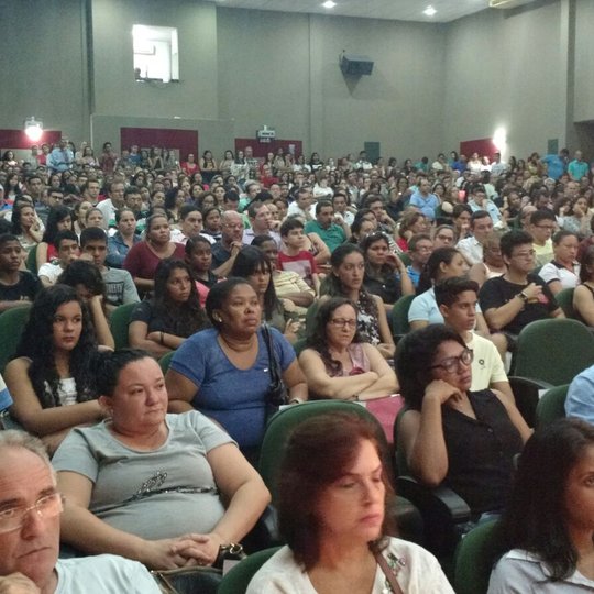 #20810 Primeira reunião com os pais dos novos alunos tem casa cheia