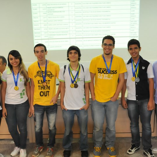 #21044 Alunos são premiados por desempenho na OBF e OBFEP