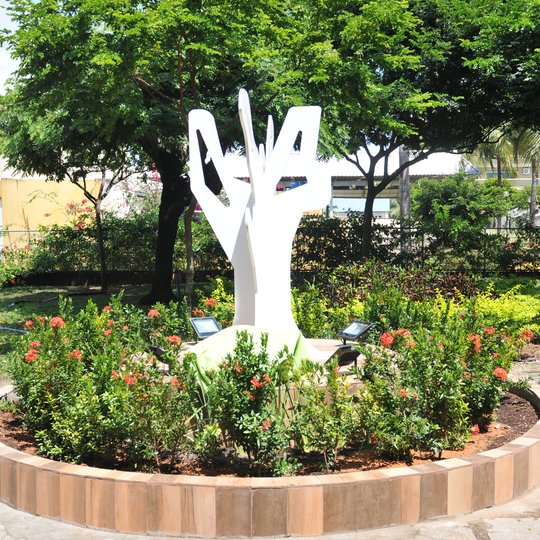 #21051 IFRN recebe escultura de árvore em homenagem aos 109 anos da escola