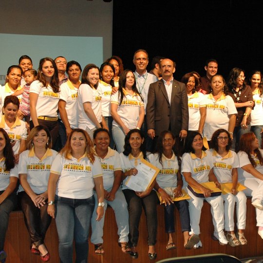 #22004 Alunas do Programa Mulheres Mil recebem certificados de conclusão 2014.1