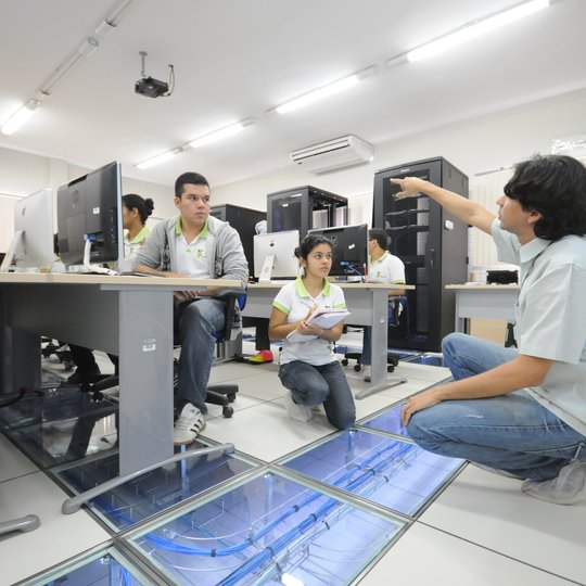 #22277 Laboratório didático de redes é finalista do prêmio ARede Educa 2016