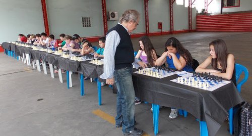 Biblioteca promove campeonato de xadrez para pessoas com