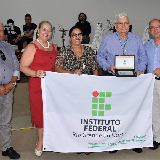 #23328 IFRN homenageia professor com marco de 50 anos de colaboração ao Instituto