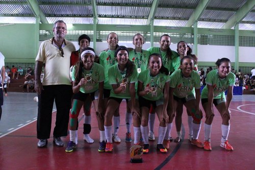 Equipe de Futsal Feminino campeã dos JIFs