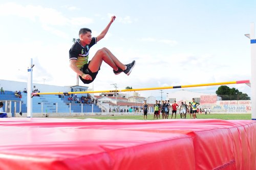 Provas de atletismo acontecem no Bezerrão, estádio da cidade; Foto: Alberto Medeiros