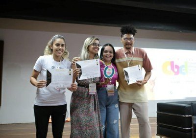 Os pesquisadores compareceram no Campus Fortaleza do IFCE para receber o prêmio e apresentar a pesquisa