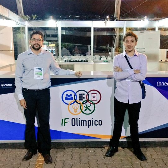 #24755 Alunos apresentam trabalho em competição do Conecta IF