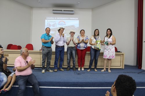 Alunos receberam o prêmio dos gestores do Instituto. Imagem: Marcílio Carvalho