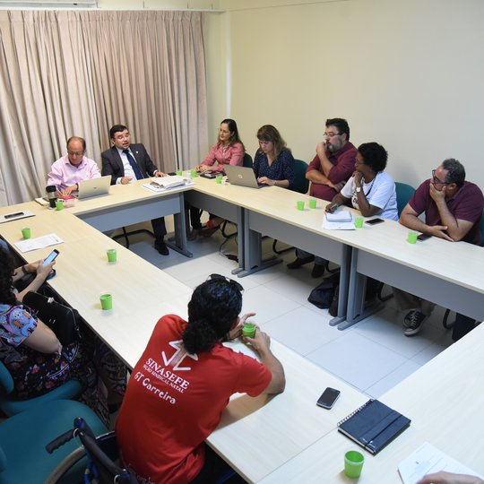 #25208 Reitor do IFRN recebe em audiência representantes do Sinasefe