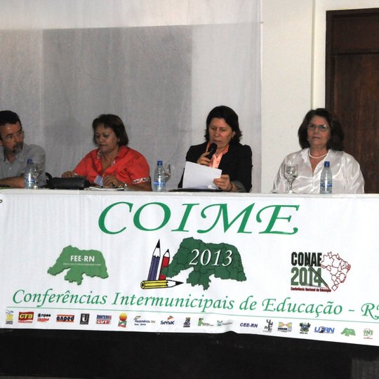 #25422 Educadores e representantes da sociedade civil se reúnem para discutir o Sistema Nacional de Educação