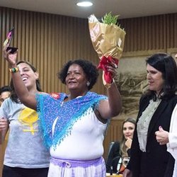 #25485 Professora do IFRN recebe homenagem na Câmara pelo Dia Internacional da Mulher