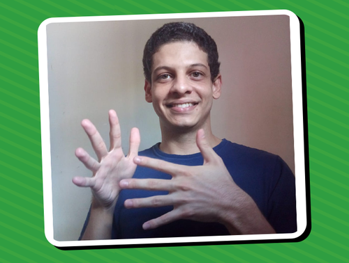 Desde criança, Daniel nutre o desejo de ser professor de Língua Brasileira de Sinais. Na imagem, ele faz o sinal que significa "Libras".