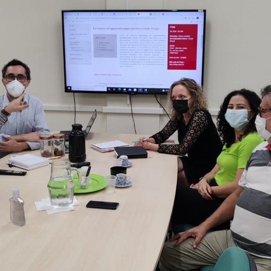 #26854 Pró-Reitorias discutem parcerias com instituição francesa