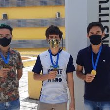 #27103 Estudantes comemoram premiações em competições de Matemática
