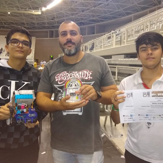 #27135 Equipe do IFRN conquista troféu em competição de robótica em Portugal