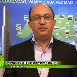 #27145 Reitor parabeniza servidores da Instituição