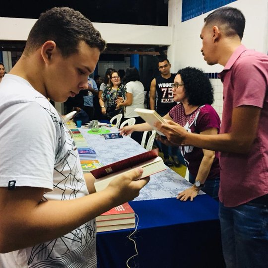 #27163 Editora IFRN realiza doação de 143 livros para escola estadual de Natal