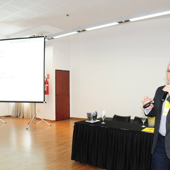 #27446 IFRN apresenta experiência com usinas de energia solar