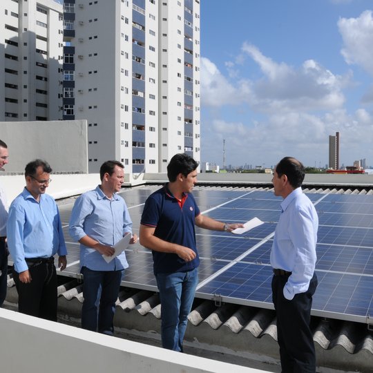 #27886 Diretoria do CERNE visita painéis de energia solar na Reitoria do IFRN