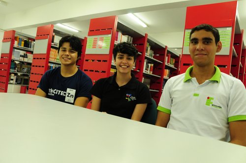 Nicholas, Isadora e Rafael (da esquerda para a direita) são Jovens Embaixadores do Brasil nos EUA