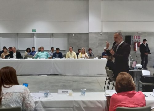 Professor José Arnóbio apresentou ações do IFRN e defendeu o investimento na educação.