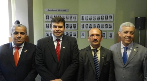 Diretoria eleita para a gestão 2015. Belchior Rocha, novo presidente, é o segundo, da direita para a esquerda.