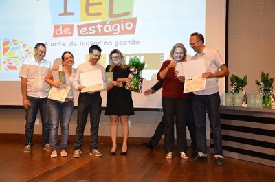 Pedro Victor Granjeiro Paiva e o professor Gilson Garcia da Silva receberam a premiação (Foto: cedida)