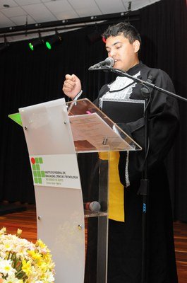 Judá Fernandes Teixeira, orador das turmas concluintes. Foto: Pedro Jotha