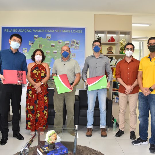 #29714 IFRN recebe visita de representantes de empresas chinesas