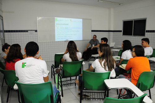 Minicurso "Qual educação ambiental queremos", coordenado pelo professor Marcelo Tàvora.