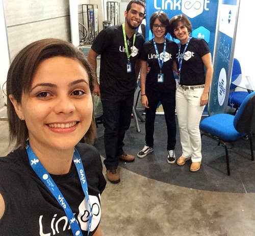 Equipe da Linkest durante exposição na Campus Party Brasil 2015