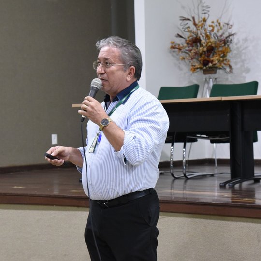 #30693 Reitoria reúne servidores e estagiários para discutir orçamento 2019