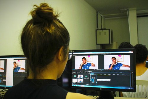 Curso FIC Oportuniza a prática audiovisual por meio da produção de um curta-metragem pelos estudantes matriculados.
